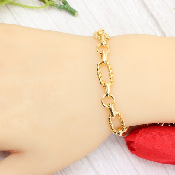 "Trendy Handmade Bracelet – A Thoughtful Gift for Girls & Women | UNVRC1587 - Picture 4 of 10